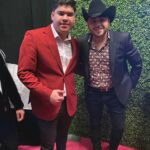 Alex posó con su colega Gerardo Ortiz durante los Premios Lo Nuestro del 2020