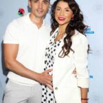 Christian Estrada y Fernanda Quiroz, la madre de su futuro hijo, asistieron a la inauguración de una marisquería en México