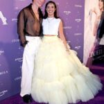 Acompañada de su novio Shawn Mendes, Camila Cabello asistió a la premier de su película "Cinderella" en Miami