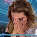 Alicia, quien había llorado ya de emoción al resultar la ganadora, volvió a llorar, pero esta vez de tristeza