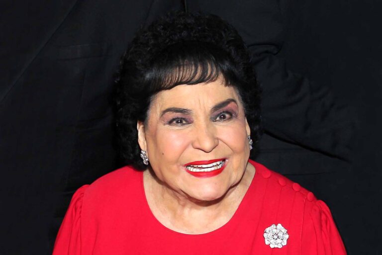 Confirman que Carmen Salinas sufrió un derrame cerebral y está