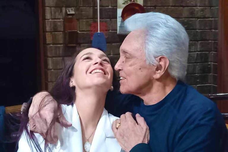 A sus 81 años, Alberto Vázquez se casó con su pareja 43 años menor que él