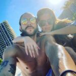"Los destinos de los enamorados siempre coincidirán en tiempo y espacio", escribió Alicia cuando posteó esta foto, al salir y reencontrarse con Roberto en Miami
