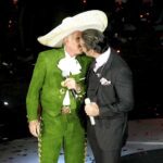 Por muchos, la siempre tan criticada costumbre de Chente de besar a su hijo Alejandro en la boca