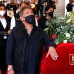 Juan Osorio montó guardia junto al ataúd de Carmen Salinas, durante el funeral de la actriz