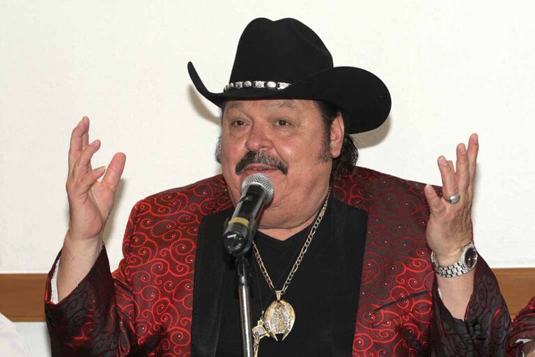 A Ramón Ayala se le bajó la presión y sufrió una caída en pleno concierto