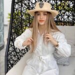 La joven hermana de Nodal tiene cerca de 320 mil seguidores en Instagram