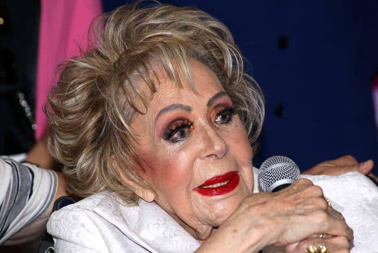 Califican de humillante exhibir a Silvia Pinal en silla de ruedas en "pinchurrienta" obra teatral