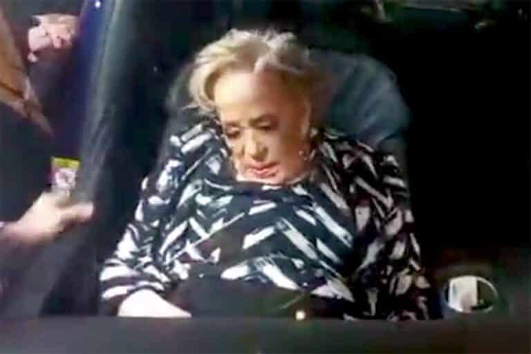 Silvia Pinal se puso mal y entre tumultos la sacan de segunda función de obra teatral 🙏