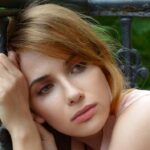 Mujer-reja