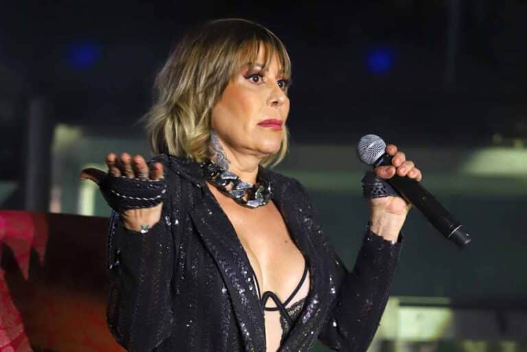 Mujer toca inapropiadamente a Alejandra Guzmán y ésta responde enfurecida