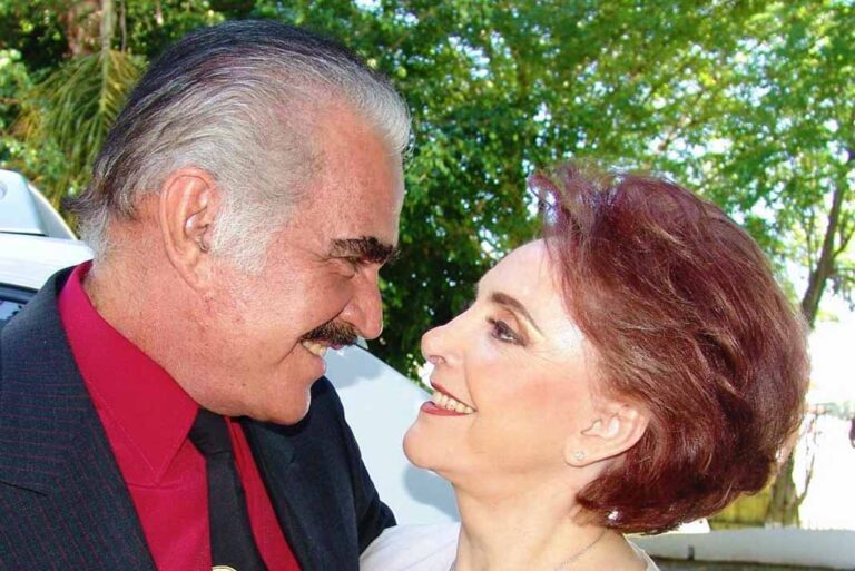 Viuda de Vicente Fernández responde a quienes la critican por aguantar sus infidelidades