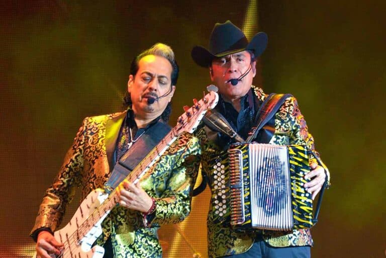 Tras lamentable confusión, Los Tigres del Norte lloran la muerte de su madre