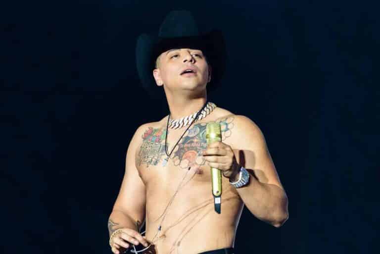 Eduin Caz, de Grupo Firme se somete a la primera de "varias operaciones"