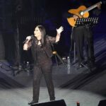 Al público no le gustó que Ana Gabriel hablara de temas políticos durante su concierto del sábado en Los Angeles