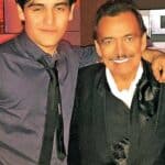 Julián era el hijo varón menor de Joan Sebastian, el cual tuvo durante su relación con Maribel Guardia