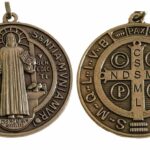 La famosa medalla de San Benito es usada para protegerse contra la brujería y el demonio mismo, por eso tiene grabadas muchas abreviaciones muy significativas referente a la protección de dichas fuerzas malignas