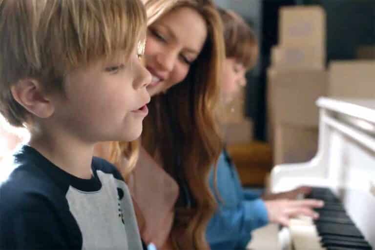 WOW! Los hijos de Shakira cantan y tocan el piano en la nueva versión de 'Acróstico' 😍