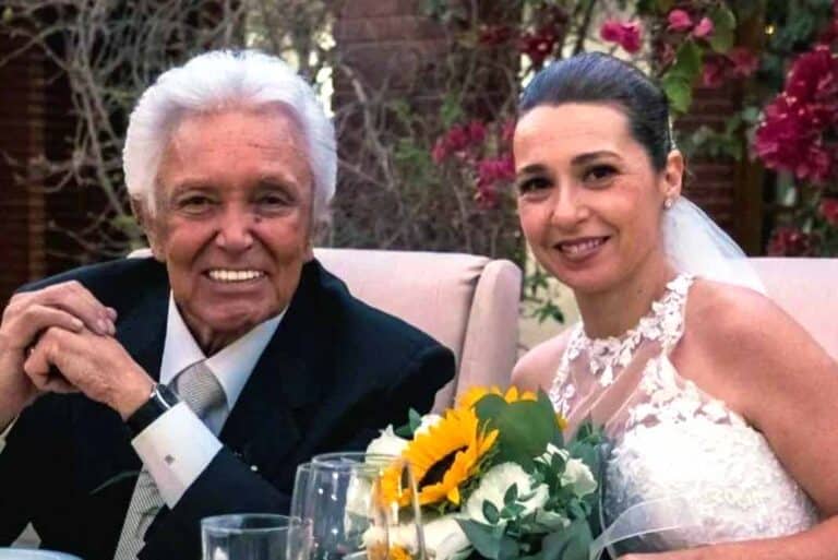 Alberto Vázquez presumió fotos de su boda con su pareja, a la que le lleva 45 años