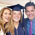 Esta es la última foto que el actor compartió su esposa, durante la graduación de su hija, en diciembre, cuando ya no vivía con ellas