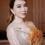 Jones hizo referencia al supuesto fraude de "el dueñe" del certamen, es decir, la mujer transexual y nueva propietaria del concurso, la tailandesa Jakapong “Anne” Jakrajutatip
