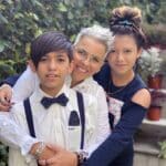 La cantante adoptó a sus dos hijos, primero a María y después a Sebastián, el que por cierto fue rescatado de entre la basura