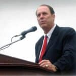 El pastor estadounidense Kevin T Wynne, de la Iglesia Bautista Monte Sion, destruyó las imágenes de la Virgen de Guadalupe y de la Santa Muerte en plena prédica en Tamaulipas
