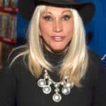 Laura-Leon-sombrero