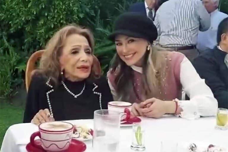 María Victoria celebró 97 años cantando sus propias 'Mañanitas' con Aracely Arámbula