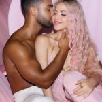 Shakira, quien acaba de lanzar su esperado nuevo disco, sorprendió esta semana con sensuales fotos con el actor británico Lucien Laviscount, para promocionar el sencillo "Puntería"