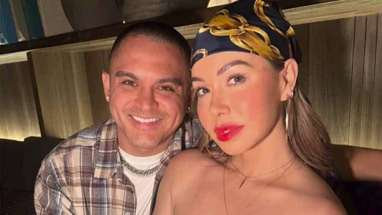 Chiquis Rivera felicita a su prometido por su cumpleaños con foto ¡en el inodoro!