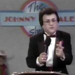 The Johnny Canales Show fue conducido por el legendario presentador de 1983 a 2005, cuando Telemundo lo canceló