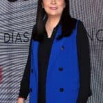 Dice que hay compañeras actrices que aunque ya no son jóvenes, cuidan mucho su postura para caminar, se sientan derechitas y lucen impecables a cualquier hora del día