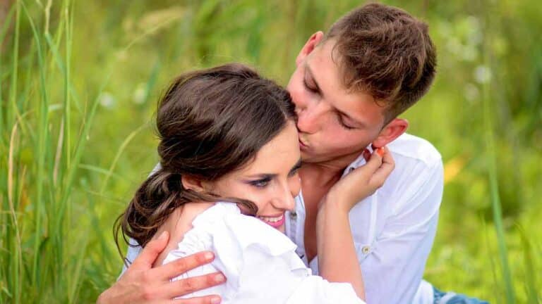 María Marín: ¡Abre los ojos, no te hagas la ciega!, ese hombre no te conviene