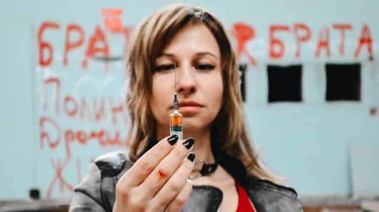 Dra. Amor: La desastrosa combinación de sexo con drogas o alcohol