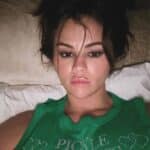 Tras borra su video, Selena escribió que al parecer está mal mostrar empatía en por la gente que está sufriendo, pero luego también borró el post