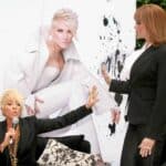 En 2010 Lucía irrumpió una rueda de prensa de Yuri para aclarar un enojo que ambas tenían, haciendo que la cantante le gritara que era su evento, no el suyo, y que si no se iba, ella lo haría... y lo hizo