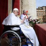El Papa incluso dio a los feligreses reunidos en la Plaza de San Pedro la que sería su última bendición