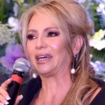 Daniela contó que iba tarde a una cita, por lo que se fue vestida de su personaje de época en la telenovela "Cañaveral de Pasiones"