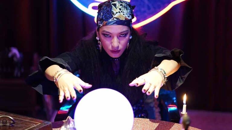 María Marín: Tu hombre no es adivino, no entiende indirectas