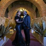 Universal también demandó a los padres de Nodal, Christy y Jaime González, a quienes les gusta disfrazarse aunque no sea Día de Muertos como en esta imagen