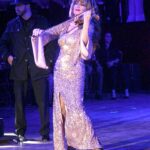 Ese hombre, dijo, era muy conocido por todos los artistas de su época, y si no revela su nombre, es para no herir a sus hijos y a sus nietos