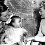 Hija de los actores Rafael Banquells y Silvia Pinal, Sylvia Pasquel nació en un hogar de artistas, pero no sólo aprendió de ellos, sino de los empleados de servicio y trabajadores en los foros