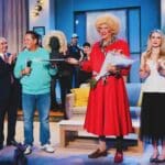 Arath de la Torre le pasó la estafeta (en este caso la peluca) a "Mayito", quien a partir de ahora tomará su lugar en el teatro
