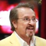 Carlos Villagrán dice que aunque la serie diga muchas mentiras, no piensa demandar por respeto a Chespirito