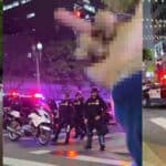 El hijo mayor de Pepe Aguilar recorrió las calles en su auto y en un fuerte repudio hacia los agentes de ICE apostados en las calles, les hizo una señal obscena con el dedo medio
