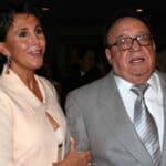 Roberto Gómez Fernández, hijastro de Florinda Meza, no la consultó sobre su personaje en la serie que retrata la vida de su padre, por lo que la actriz no le permitió que utilizara su nombre en la historia