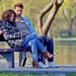Pareja-sentada