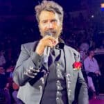 "El Potrillo" se dirigió a los asistentes para pedirles que tuvieran cuidado al salir, pues la policía andaba "muy brava" y no los fueran a arrestar o a deportar