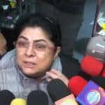 Victoria Ruffo, quien es desplazada en los aeropuertos en silla de ruedas debido a sus hernias lumbares y cervicales, fue abordada por reporteros